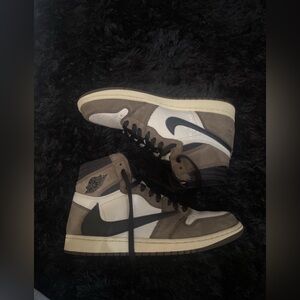 Jordan 1 Travis Scott Mocha